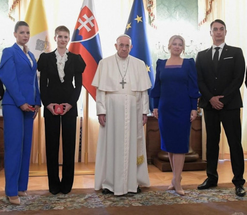 Inak usmievavý Papa